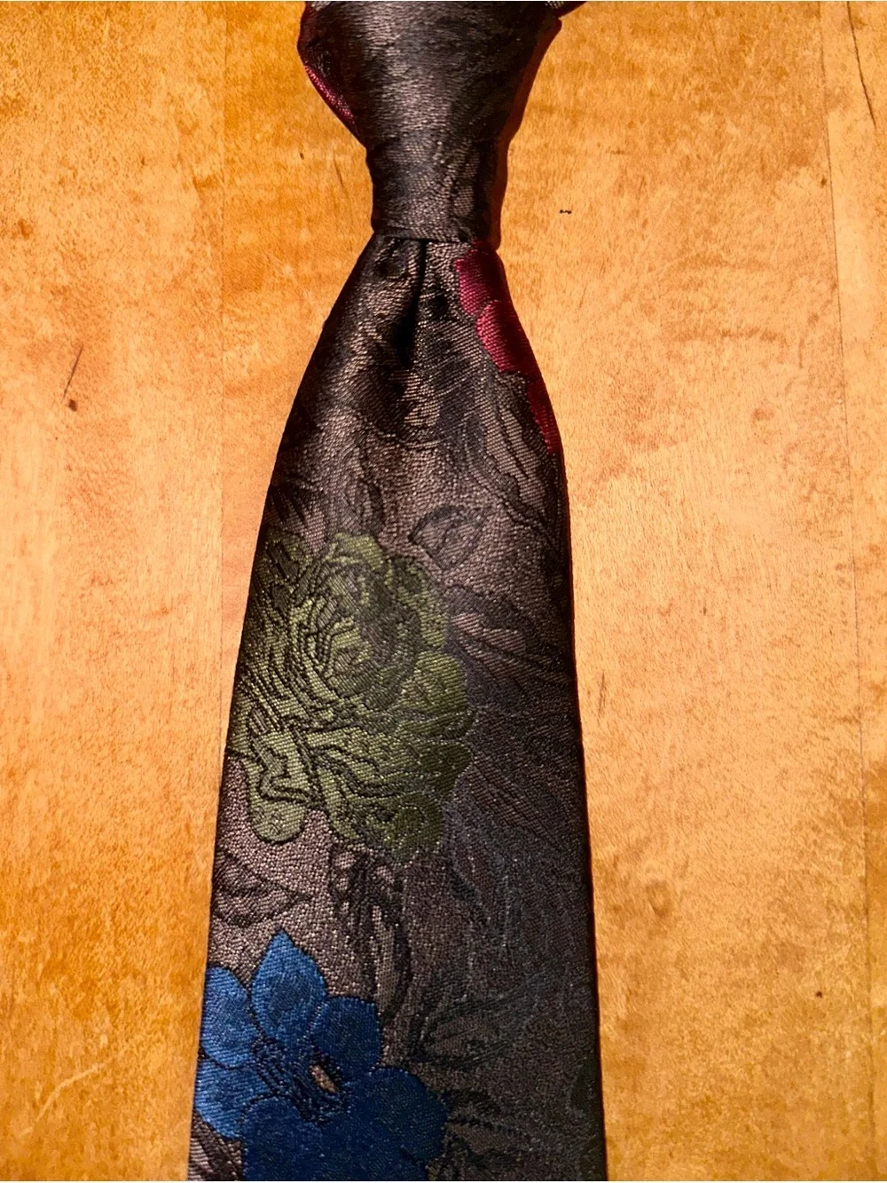 Stunning gray floral tie